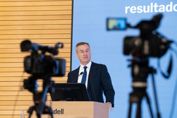 Sabadell afirma que la OPA de BBVA tiene 