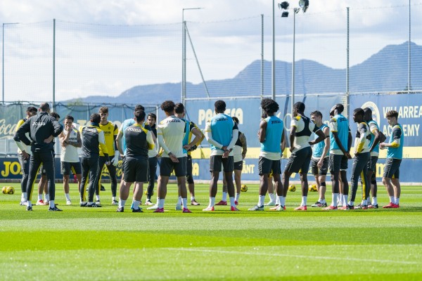 Marcelino se queda sin nueve de sus futbolistas debido a la convocatoria con sus selecciones