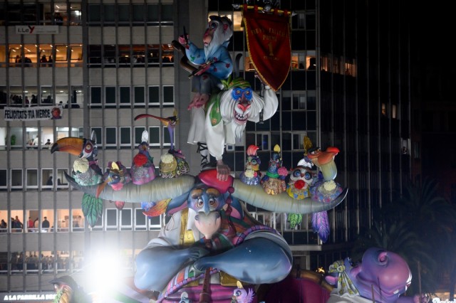 El Ayuntamiento de València vacía de profesionales del diseño la convocatoria del cartel de Fallas 2026