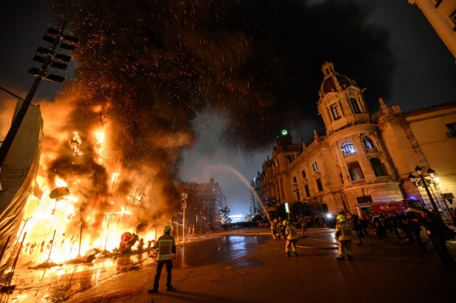 València ya tiene fallas municipales para 2026: 'Valencia es mou' y 'Hope'