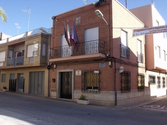 Correos ubica en el Ayuntamiento de La Llosa un nuevo punto de atención al cliente