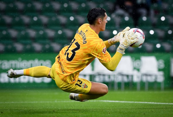 El Elche vuelve a enlazar tres porterías a cero ocho meses después
