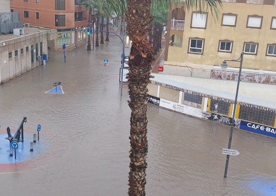 La Comunidad envía una alerta masiva a los móviles  en Mazarrón por riesgo de crecida de la Rambla de las Moreras