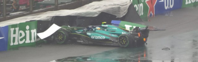 Fernando Alonso y Carlos Sainz chocan en la caótica clasificación del GP de Brasil