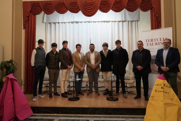 La Diputación ensalza el papel de la Escuela Taurina en la tertulia 'La Feria de la Magdalena, escenario de lanzamiento'