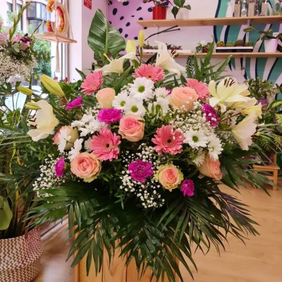 El fenómeno de las floristerías invade Murcia: desde tiendas tradicionales hasta máquinas expendedoras que dan ramos 24 horas al día