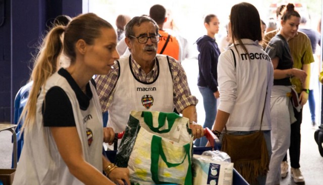 El Ciutat, convertido en una gran cocina solidaria para los afectados por dana