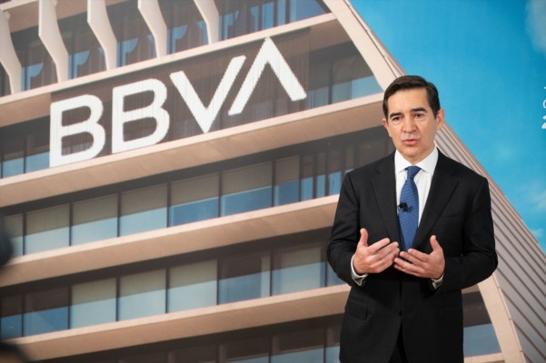 Torres defiende la “oportunidad única” de la unión entre BBVA y Sabadell: “Es beneficiosa para todos”
