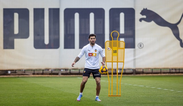 Hugo Duro completa una parte del entrenamiento con el grupo
