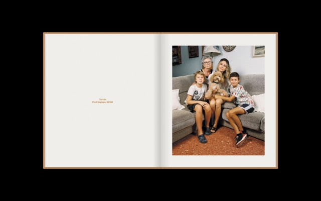 ‘Caniche Apricot’: el foto ensayo que reflexiona sobre las clases sociales entre rizos y ladridos
