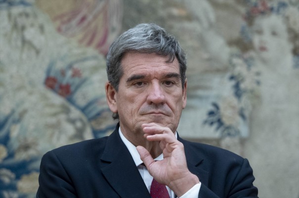 Escrivá se estrena en el Congreso como gobernador del Banco de España tras críticas por su elección