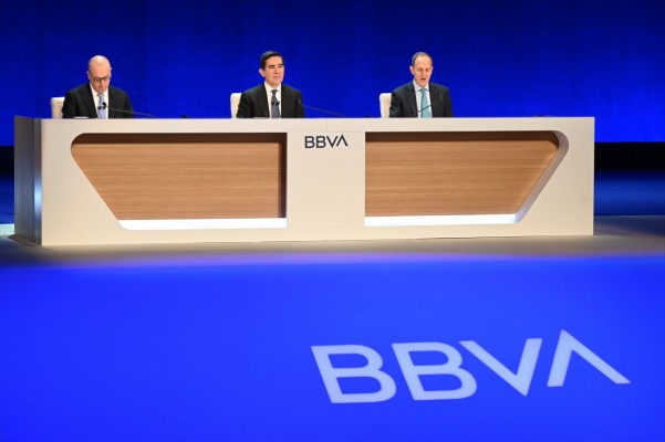 La Junta del BBVA reelige a Torres y Genç con un amplio respaldo en medio de opa al Sabadell