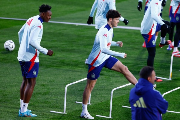 Pau Cubarsí abandona la concentración con la selección española