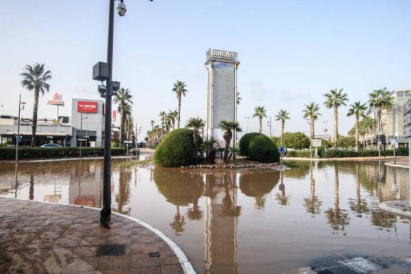 La UME espera poder entrar esta noche a reconocer el aparcamiento subterráneo de Bonaire
