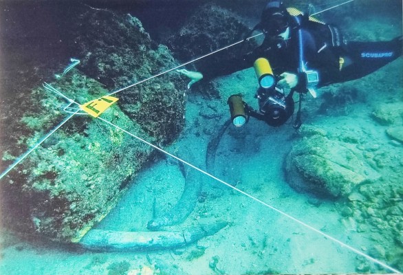 Un documental sobre el pecio fenicio hundido en la Isla Grosa revela imágenes inéditas del proceso de excavación