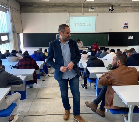 Hasta 875 personas se examinan en Espinardo para poder trabajar como transportista en la Región