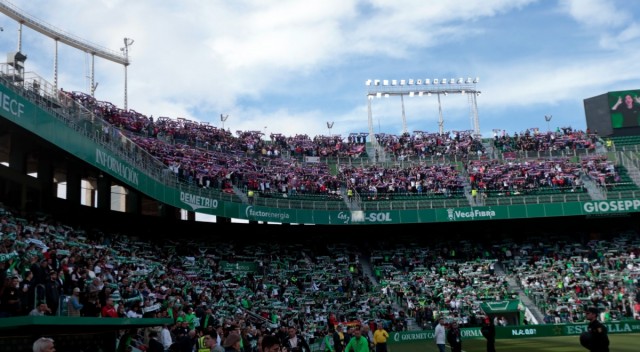 La afición del Elche ríe la última en un duelo provincial de máxima cordialidad