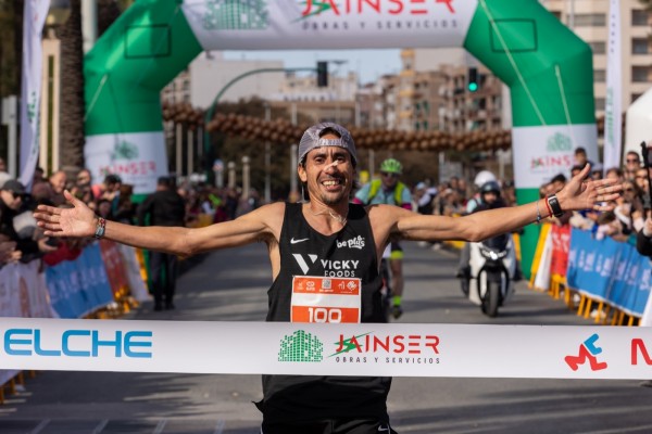 El argentino Barzola y la ecuatoriana Puruncaja ganan la Media Maratón de Elche