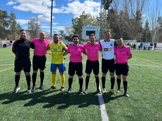 Goles contra la Dana en el pueblo de Carlos Corberán y con Mateu Lahoz como estrella
