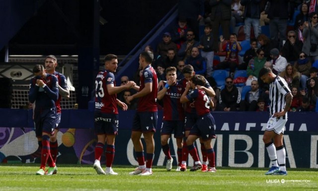 Las notas del Levante UD 3-2 CD Castellón: Carlos Álvarez inventa y Romero ejecuta