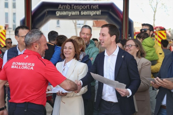 El Consell de Mallorca homenajea a bomberos voluntarios que colaboraron en tareas de emergencia por la Dana de Valencia
