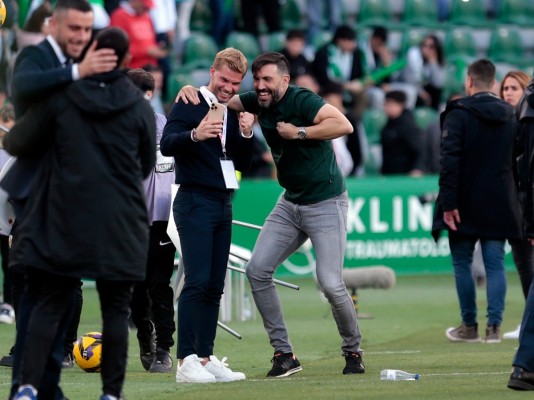 El Elche reduce a un punto su desventaja con el segundo y roza la clasificación para el 'play-off'