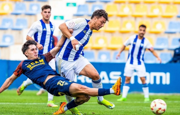 La Unión se acerca al ascenso a Primera RFEF al ganar por 0-1 al UCAM CF 