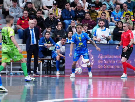 El Peñíscola levanta su primera Copa resistiendo el acoso del Palma en Murcia
