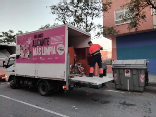  La recogida de enseres con cita previa aumenta un 29% con la campaña 'Hagamos Alicante más limpia'