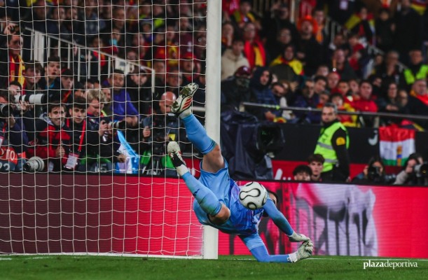 Unai Simón gana su tercera tanda de penaltis y se sitúa a una de Iker Casillas