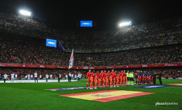 España juega en Mestalla sin un valencianista 40 años después