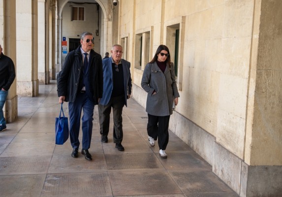 Tercer intento: la Audiencia retoma el lunes el juicio del caso 'Aguas de Calpe', 21 años después de la primera denuncia 