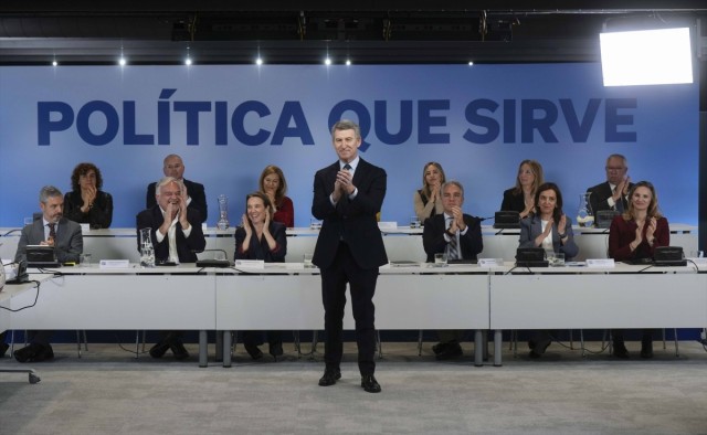 Feijóo asegura, tras el pacto presupuestario de Mazón con Vox, que son un partido 