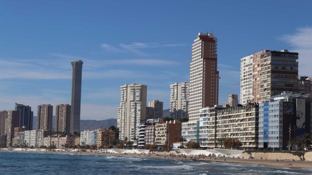 El PP de Benidorm lleva a pleno aprobar la asunción de competencias para sancionar a viviendas turísticas
