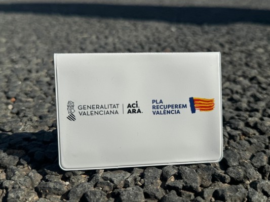 La Generalitat reparte en un mes más de 150.000 tarjetas de transporte gratuito para afectados por la Dana