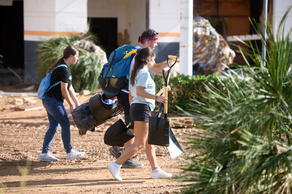 Sanidad trabaja para garantizar la salubridad en las zonas afectadas por la Dana