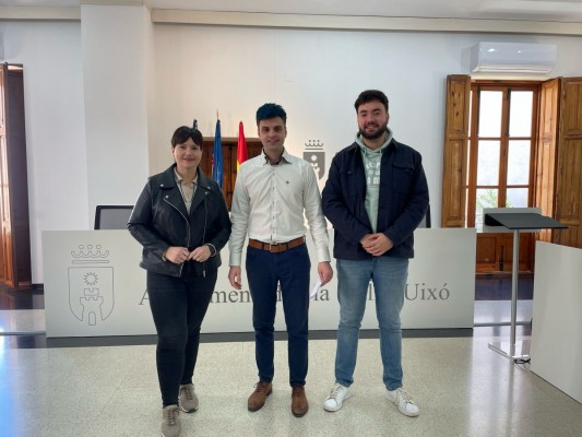 La Vall d'Uixó consolida el Festival És Màgia: sus calles acogen 16 actuaciones al aire libre