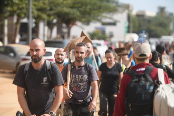 Lucha contra el fango, de la marea de voluntarios a los buscadores de desaparecidos