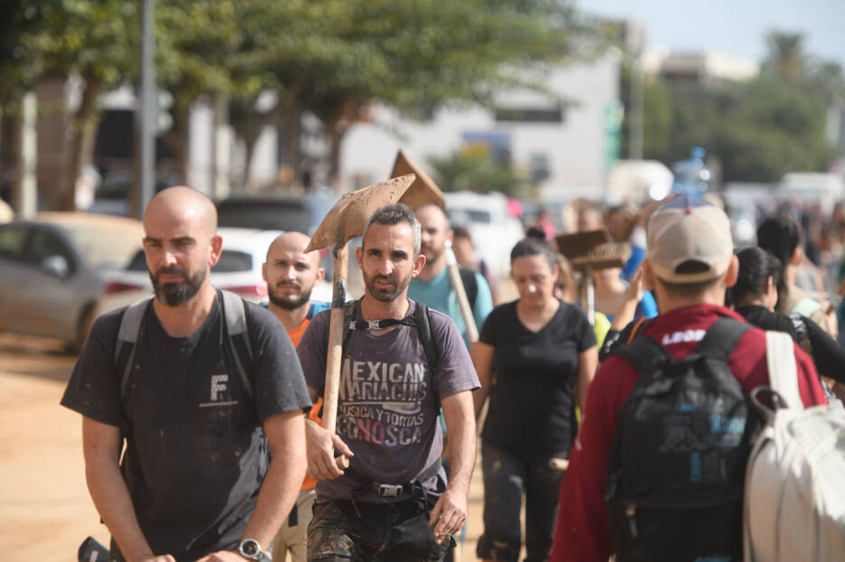 Lucha contra el fango, de la marea de voluntarios a los buscadores de desaparecidos