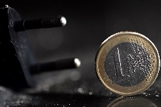 El euro baja a 1,17 dólares tras la confianza empresarial de Alemania