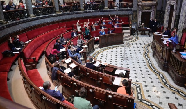 Catalá convence a los tránsfugas de Vox para asegurarse la mayoría en las comisiones