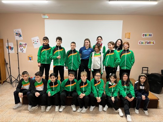 La haltera Alba Sánchez muestra su ejemplo de lucha contra el bullying a niños y niñas de la Comunitat de l’Esport