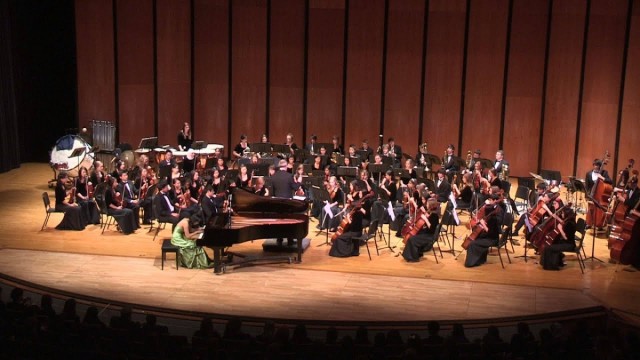 Alumnado del Conservatorio José Iturbi y la Vernon Hills High School Orchestra actúan por los damnificados por la Dana