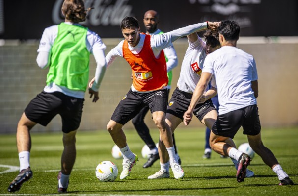 El Valencia prepara el partido contra el Mallorca a la espera de los internacionales