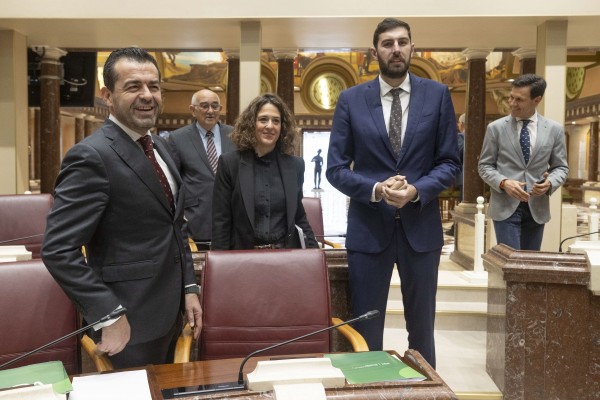 Vox no cede y exige al PP la retirada del Programa de Lengua Árabe pese a que no es competencia regional