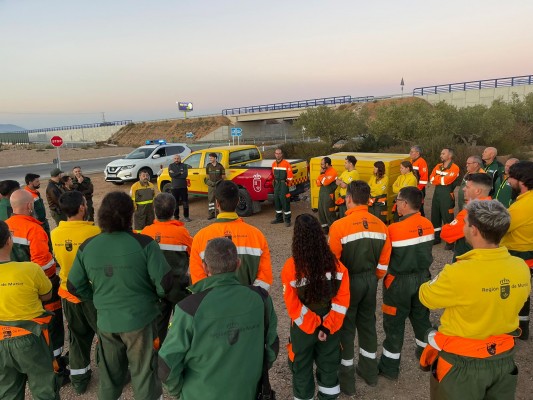Otros 60 efectivos de las brigadas forestales de la Región parten hacia Valencia