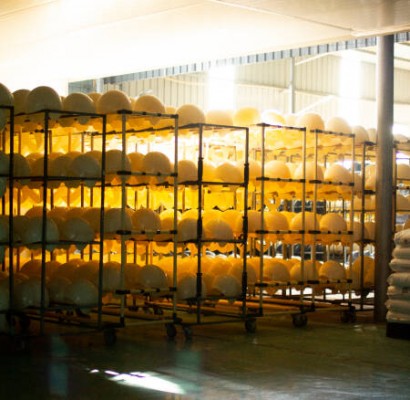 La yeclana NZI vende su tecnología de decoración de cascos y la instalará en una fábrica de Italia 