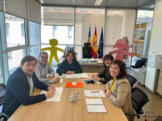 La Generalitat y Educadores Sociales crearán una comisión de trabajo para coordinar actuaciones de infancia y adolescencia