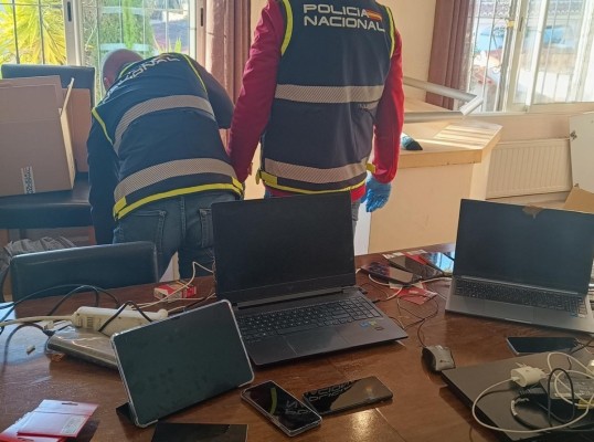 Así era el 'call center' de Benissa desde el que se estafaba con el método de 'extorsión del sicario' o la del 'hijo en apuros'