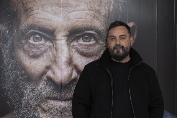 'Así Somos', la muestra en clave baja de César Viera que captura la belleza de lo real y lo imperfecto